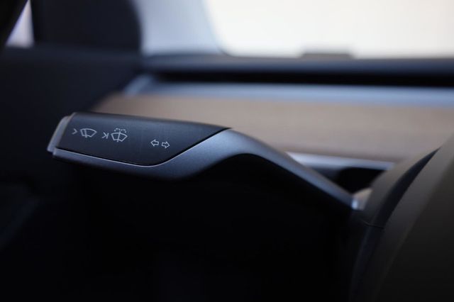 2020 Tesla Model Y Long Range - 23017384 - 35