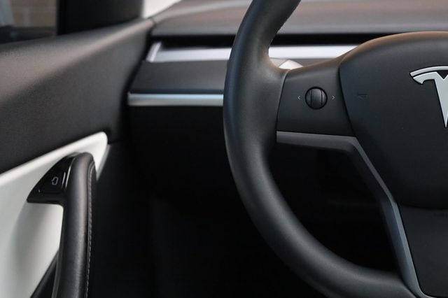 2020 Tesla Model Y Long Range - 23035527 - 32