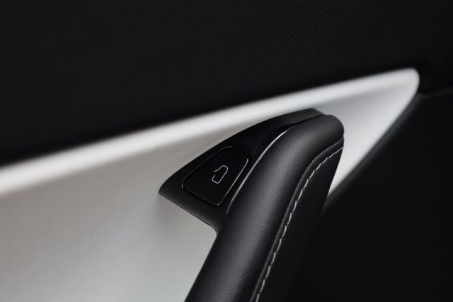2020 Tesla Model Y Long Range - 23035527 - 36