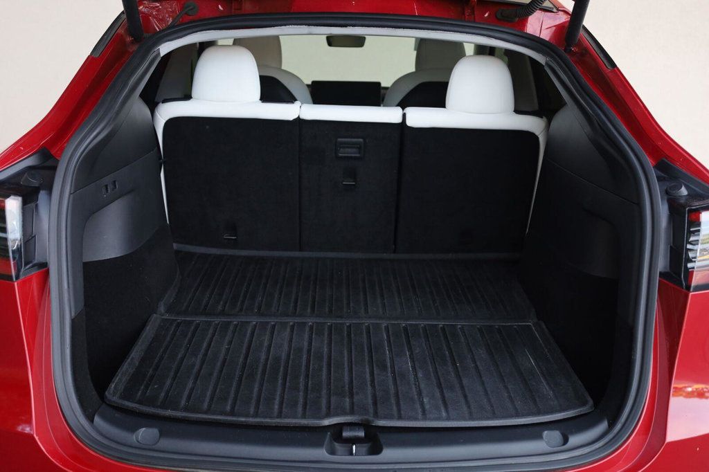 Tesla Model Y photo 11