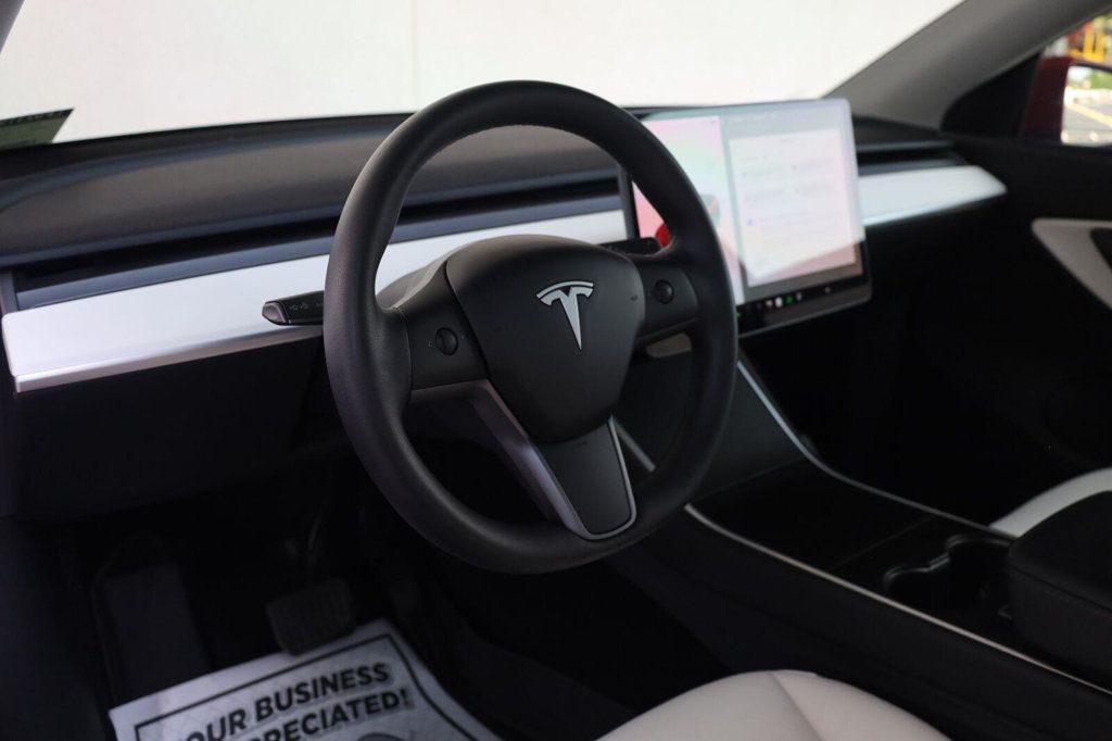 Tesla Model Y photo 13