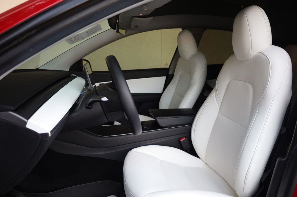 Tesla Model Y photo 15
