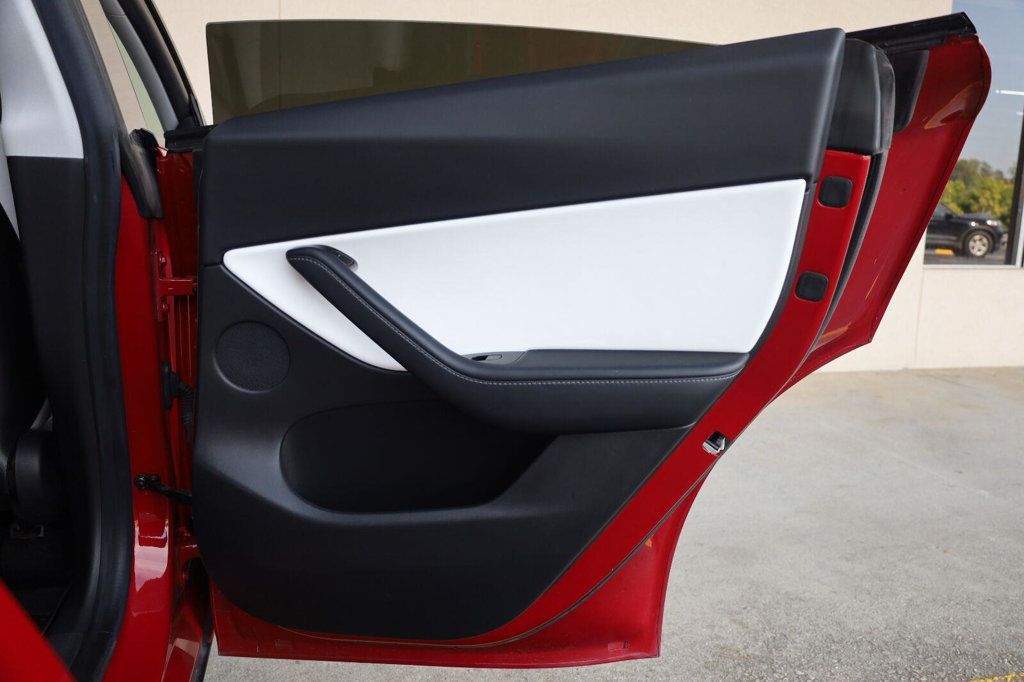 Tesla Model Y photo 19