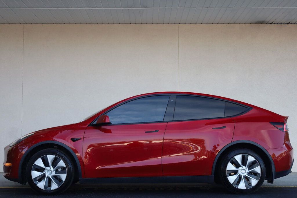 Tesla Model Y photo 2