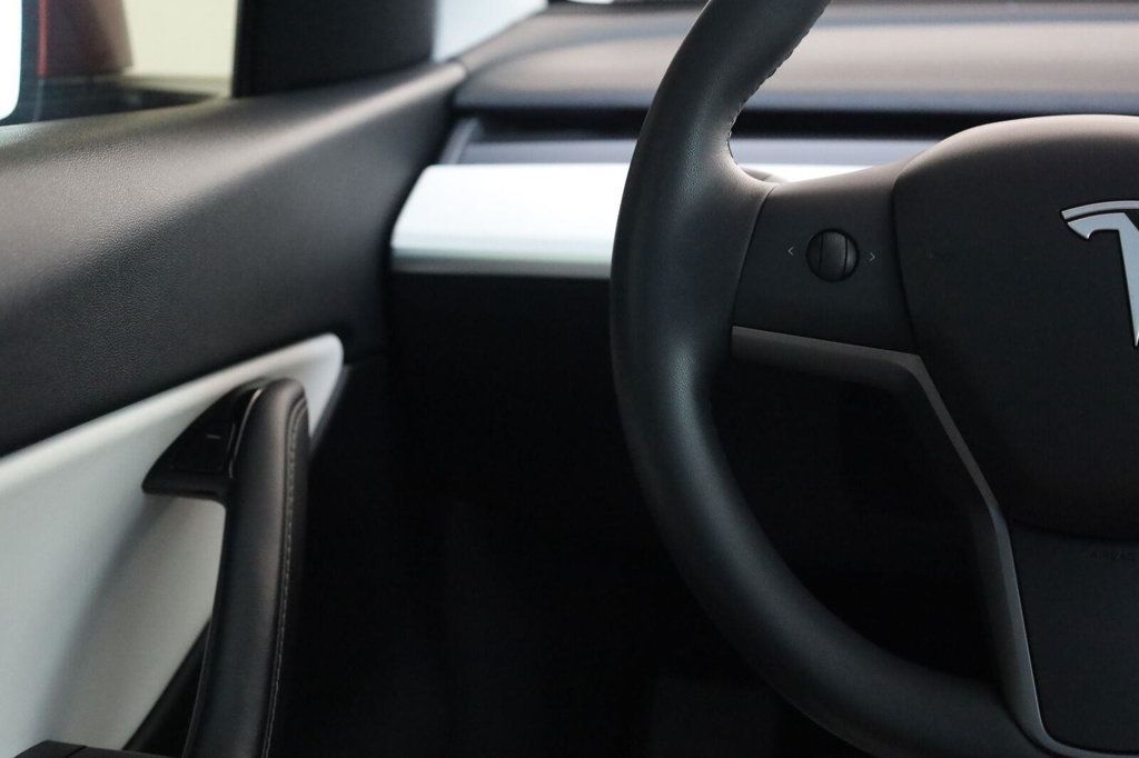 Tesla Model Y photo 28