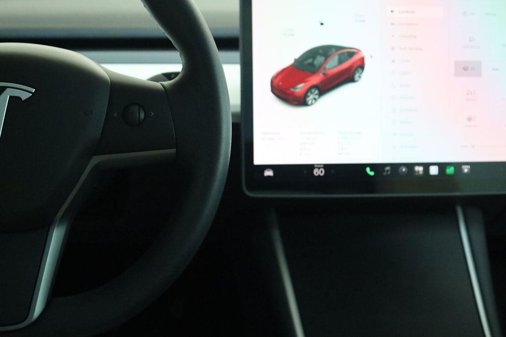 Tesla Model Y photo 29