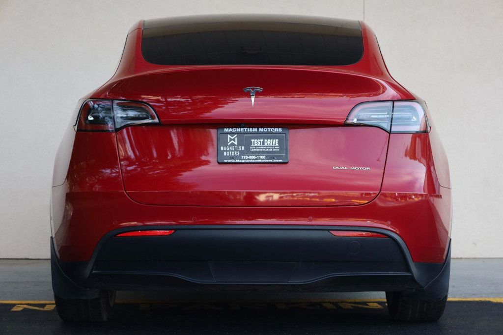 Tesla Model Y photo 8