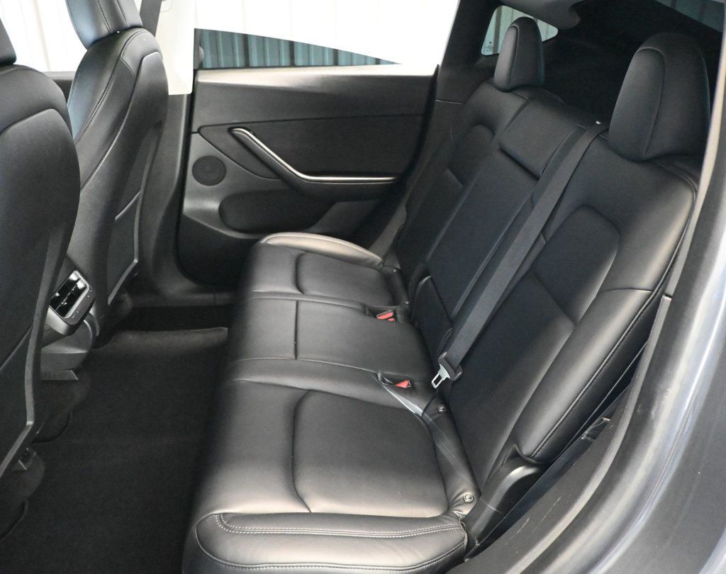 Tesla Model Y photo 14