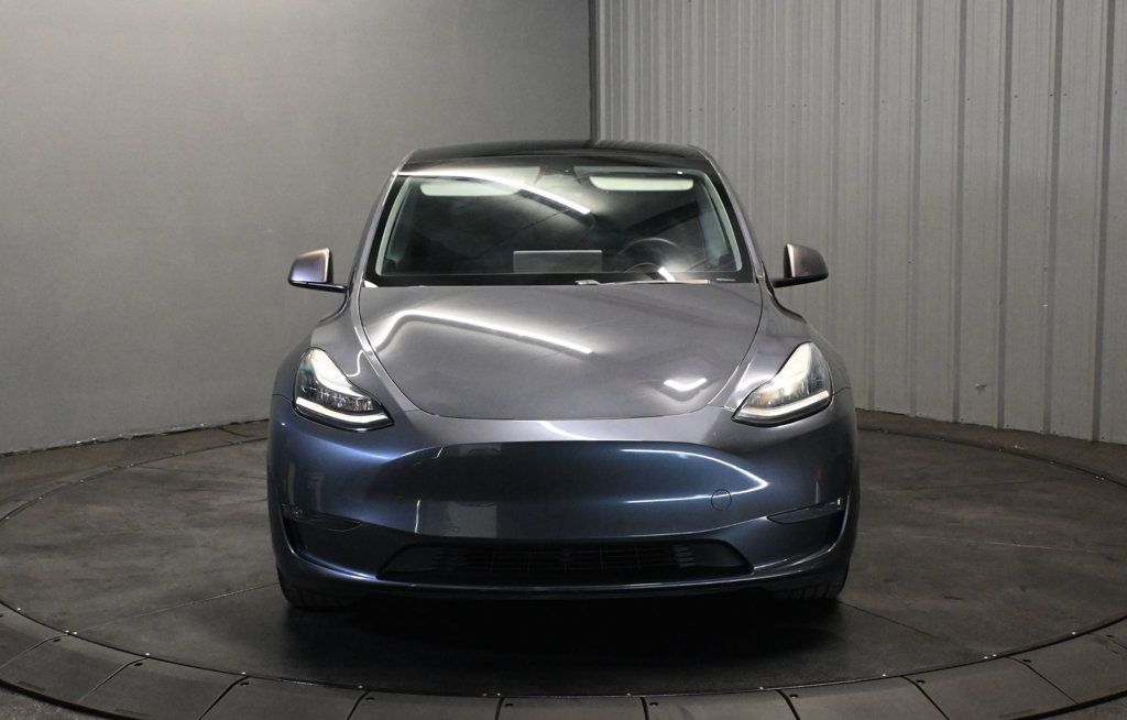 Tesla Model Y photo 2