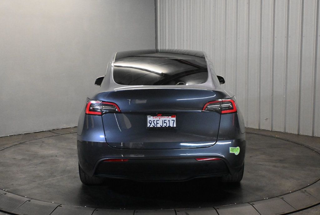Tesla Model Y photo 6