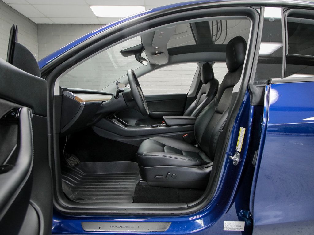 Tesla Model Y photo 12