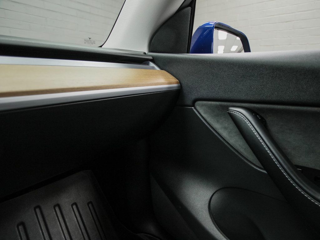 Tesla Model Y photo 16