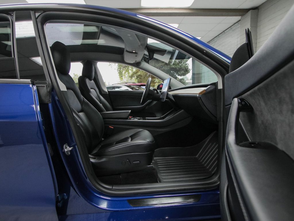 Tesla Model Y photo 17
