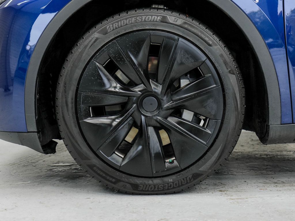 Tesla Model Y photo 9
