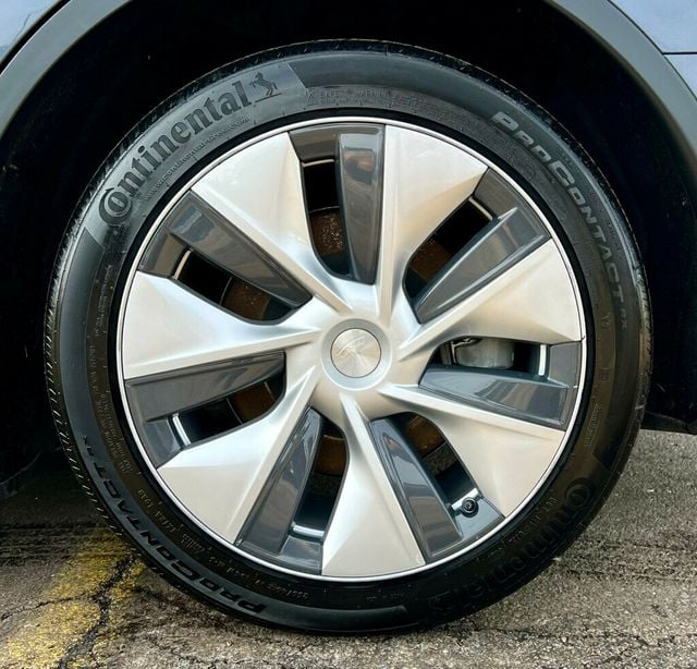 2020 Tesla Model Y Long Range AWD - 22998435 - 25