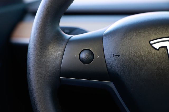 2020 Tesla Model Y Long Range AWD - 22943614 - 26