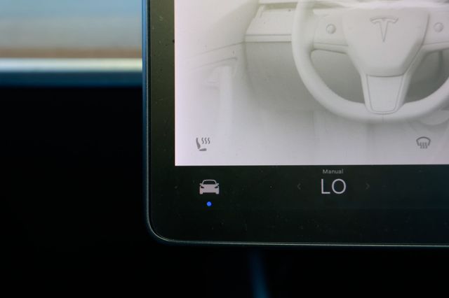 2020 Tesla Model Y Long Range AWD - 22943614 - 33