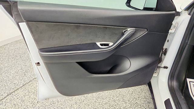 2020 Tesla Model Y Long Range AWD w/ 20'' Wheels, Premium Connectivity, Accel Boost - 22958812 - 10