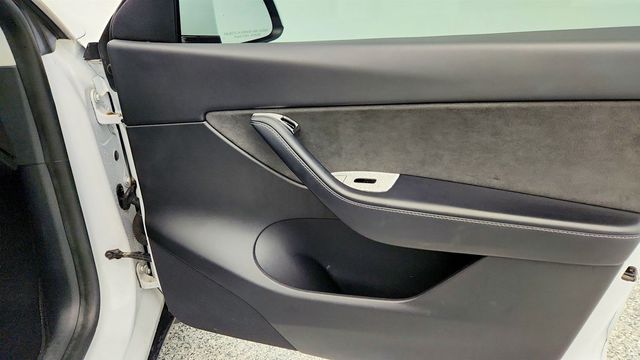 2020 Tesla Model Y Long Range AWD w/ 20'' Wheels, Premium Connectivity, Accel Boost - 22958812 - 29