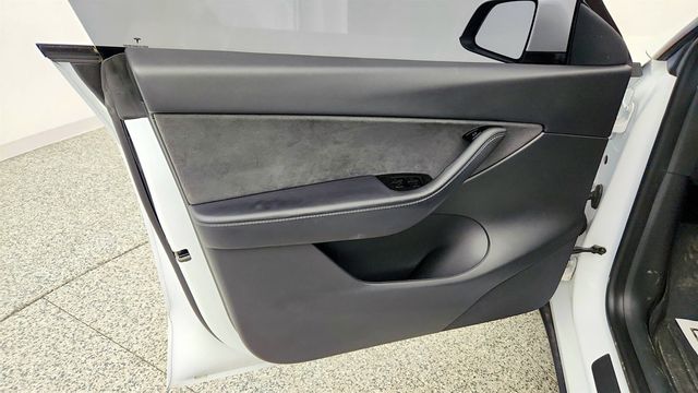 2020 Tesla Model Y Long Range AWD w/ 20'' Wheels, Traffic-Aware Cruise Controll - 23026772 - 10
