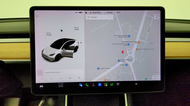 2020 Tesla Model Y Long Range AWD w/ 20'' Wheels, Traffic-Aware Cruise Controll - 23026772 - 21