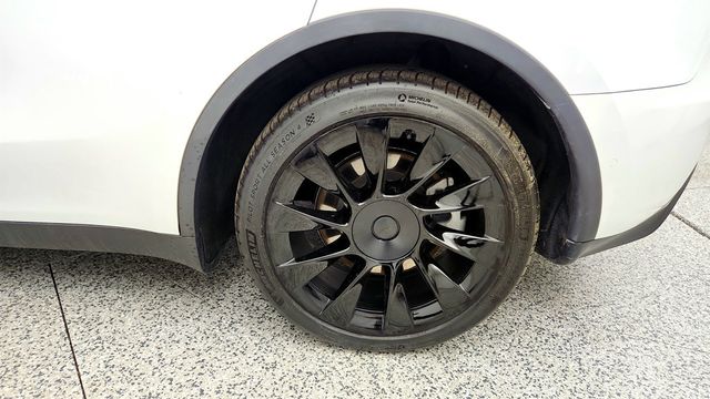 2020 Tesla Model Y Long Range AWD w/ 20'' Wheels, Traffic-Aware Cruise Controll - 23026772 - 8