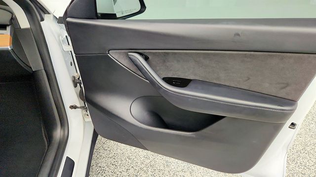 2020 Tesla Model Y Long Range AWD with 20'' Induction Wheels & Acceleration Boost - 22959938 - 30