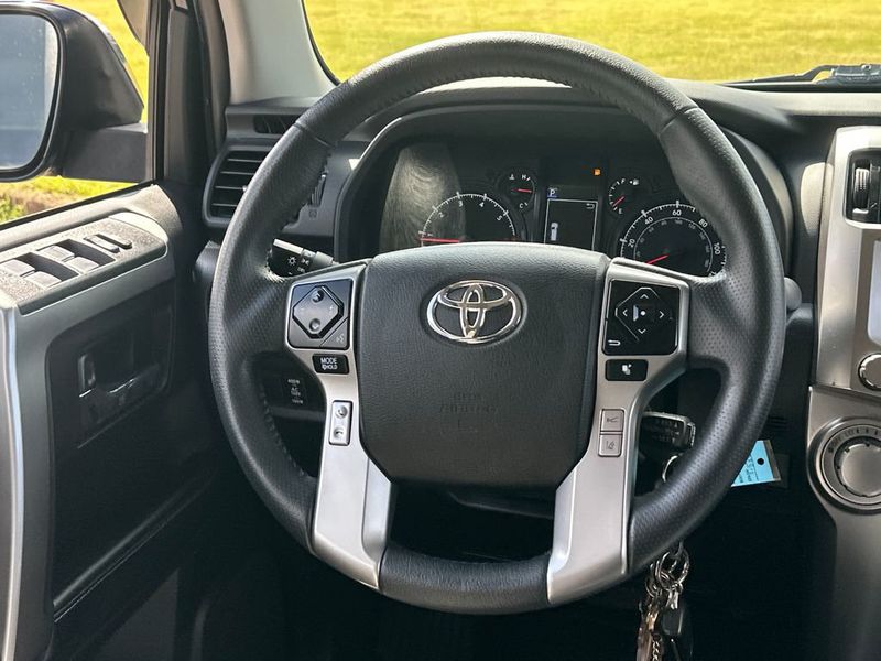 2020 Toyota 4Runner SR5 2WD - 23029693 - 16