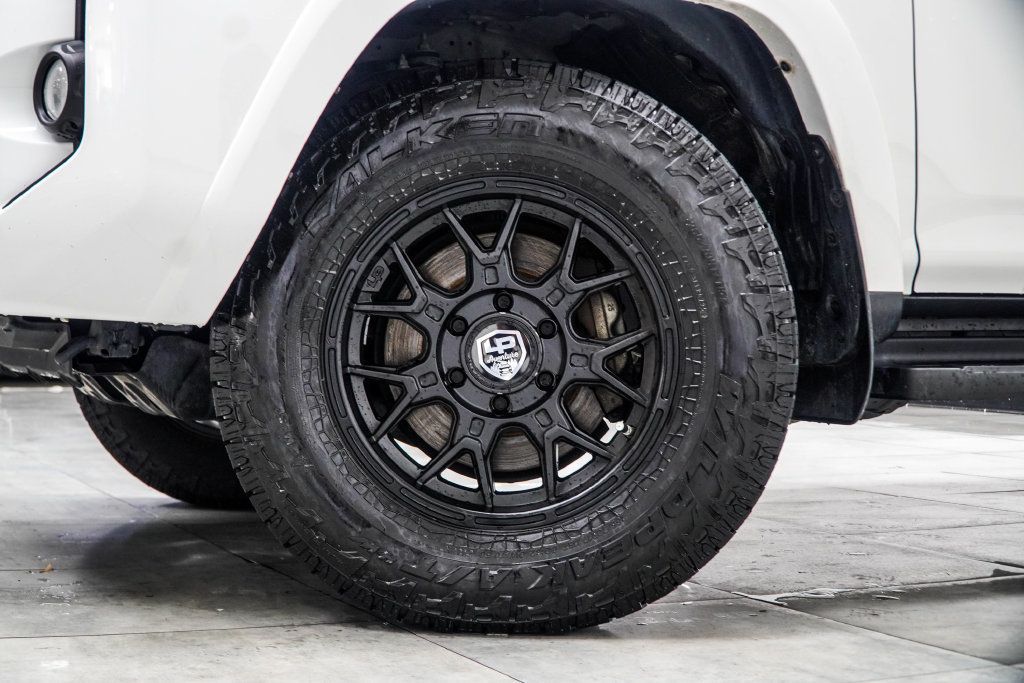 Toyota 4Runner photo 8