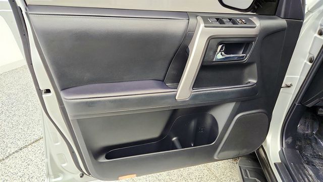 2020 Toyota 4Runner SR5 Premium 4WD with Power Tilt/Sliding Moonroof - 22967874 - 9