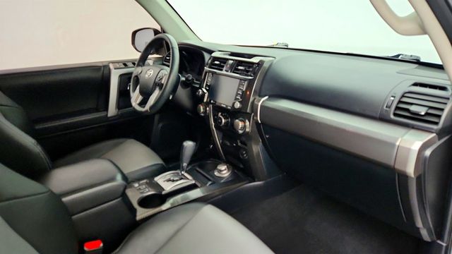 2020 Toyota 4Runner SR5 Premium 4WD with Power Tilt/Sliding Moonroof - 22967874 - 25