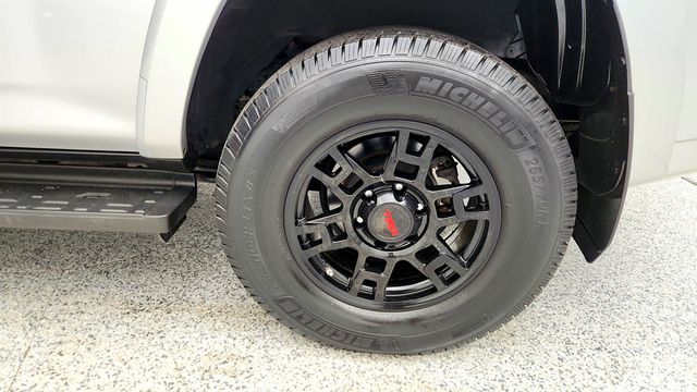2020 Toyota 4Runner SR5 Premium 4WD with Power Tilt/Sliding Moonroof - 22967874 - 8