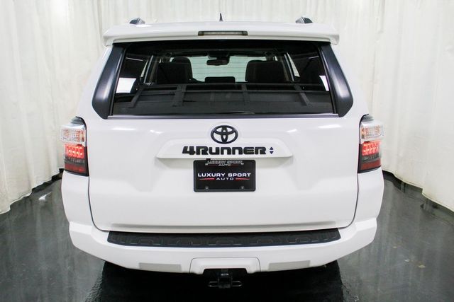 2020 Toyota 4Runner SR5 Premium 7-Passenger Moonroof Leather 4x4 - 22730480 - 3