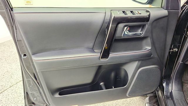 2020 Toyota 4Runner TRD Pro 4WD w/ Running Boards - 23028875 - 10