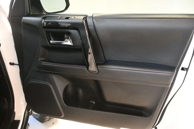 2020 Toyota 4Runner Venture 4WD - 22904745 - 25