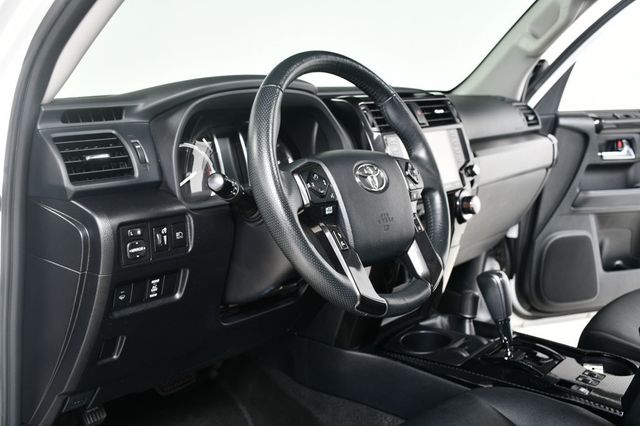 2020 Toyota 4Runner Venture 4WD - 22904745 - 28
