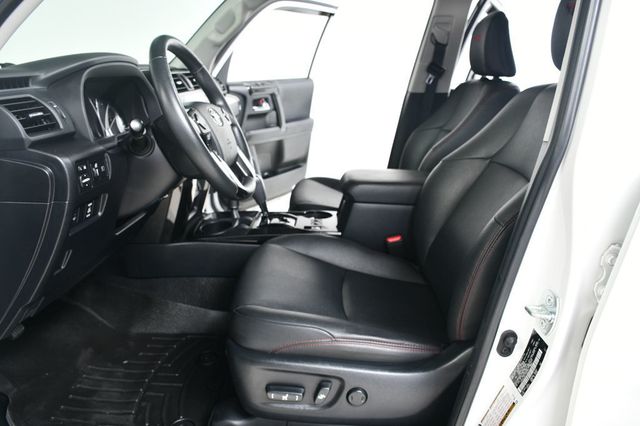 2020 Toyota 4Runner Venture 4WD - 22904745 - 30