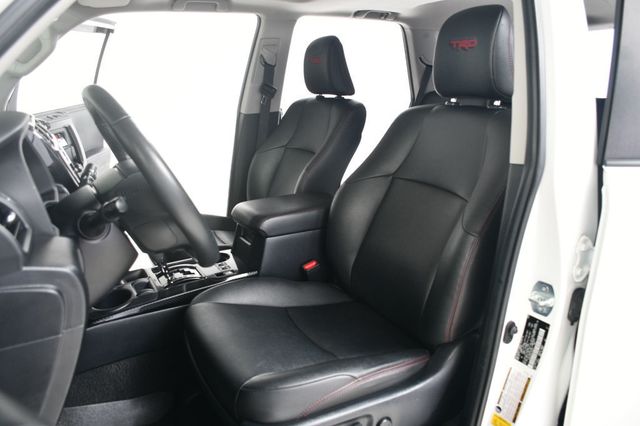2020 Toyota 4Runner Venture 4WD - 22904745 - 32