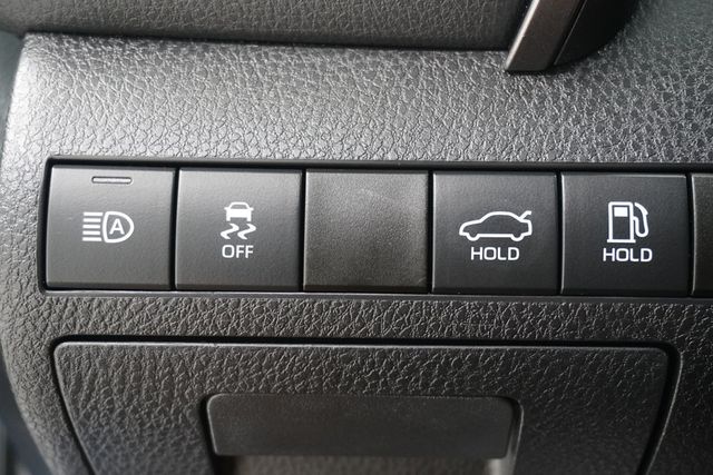 2020 Toyota Camry  - 22935060 - 19