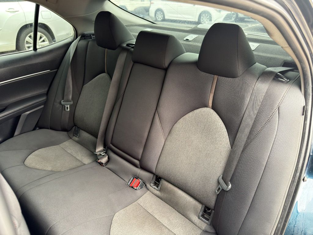 2020 Toyota Camry LE Automatic - 22964932 - 22