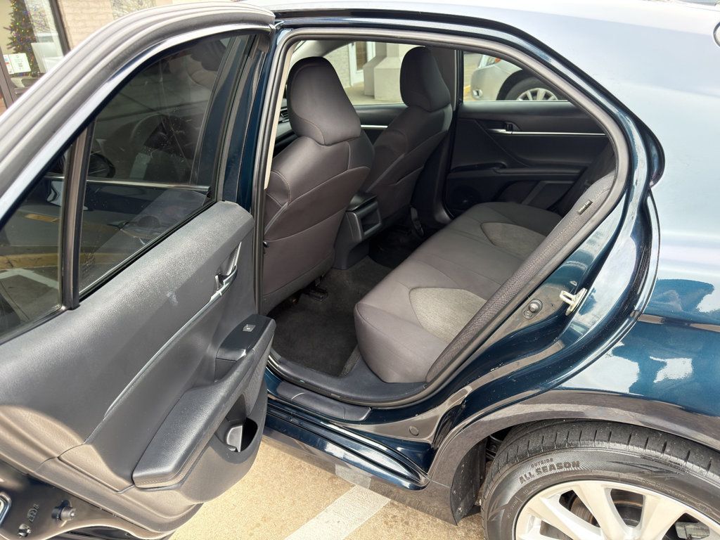 2020 Toyota Camry LE Automatic - 22964932 - 23