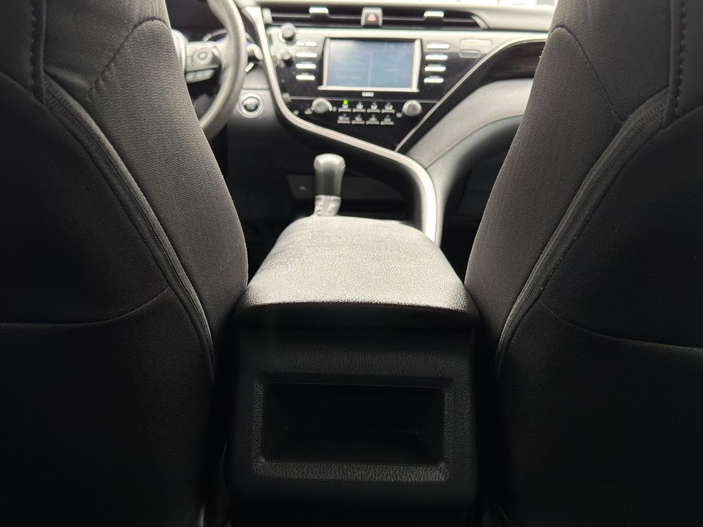 2020 Toyota Camry LE Automatic - 22964932 - 32