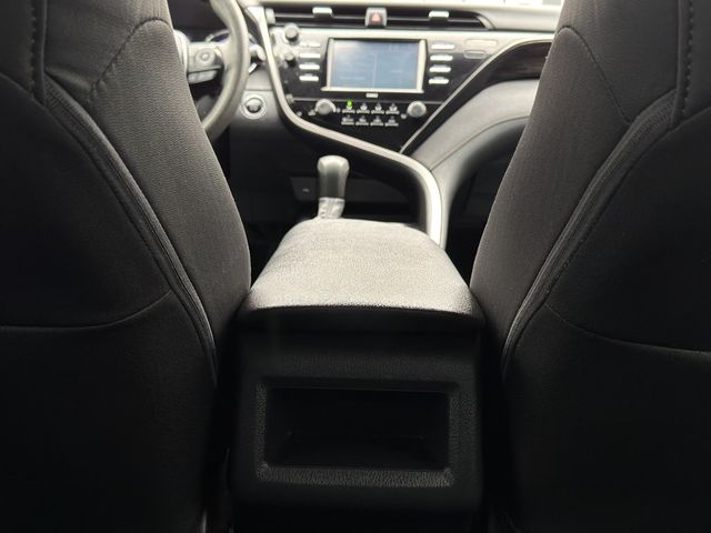 2020 Toyota Camry LE Automatic - 22964932 - 32