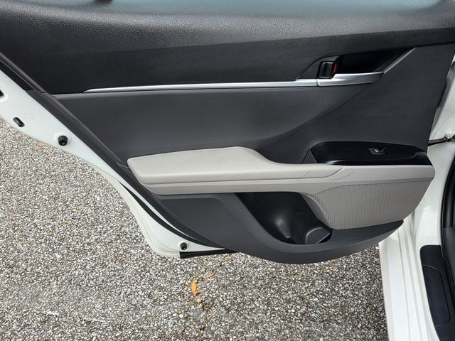 2020 Toyota Camry LE Automatic - 22985437 - 24