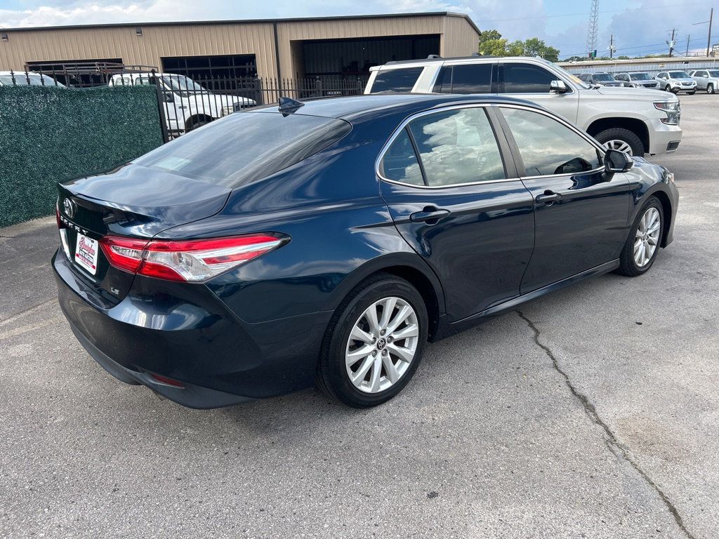 2020 Toyota Camry LE photo 3