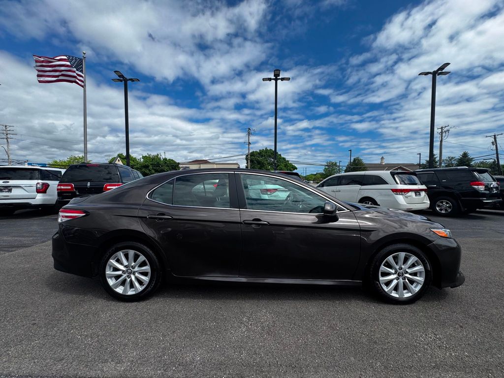 2020 Toyota Camry LE Automatic - 23029666 - 3