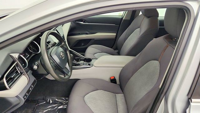 2020 Toyota Camry LE Automatic AWD w/ Apple CarPlay Integration - 22996823 - 16