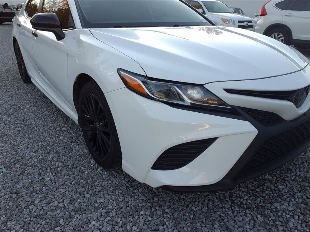 2020 Toyota Camry SE - 22941332 - 20