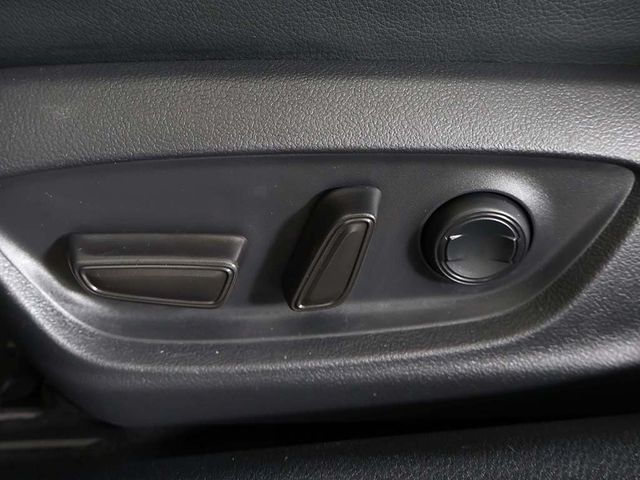 2020 Toyota Camry SE - 23001097 - 30