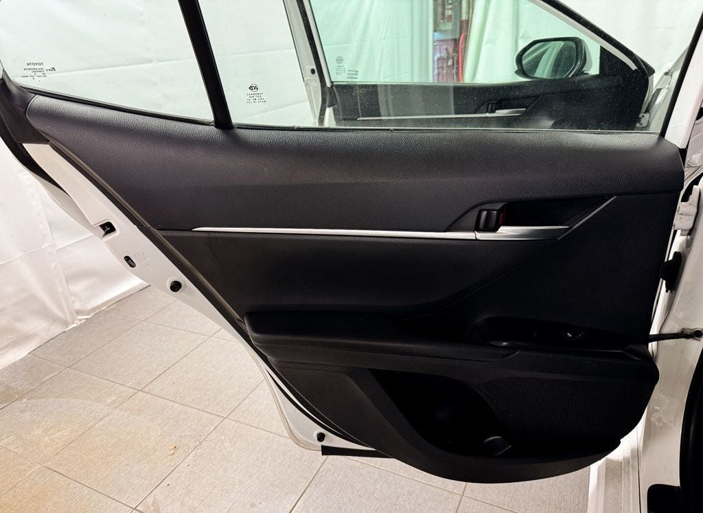 2020 Toyota Camry SE - 23032878 - 14